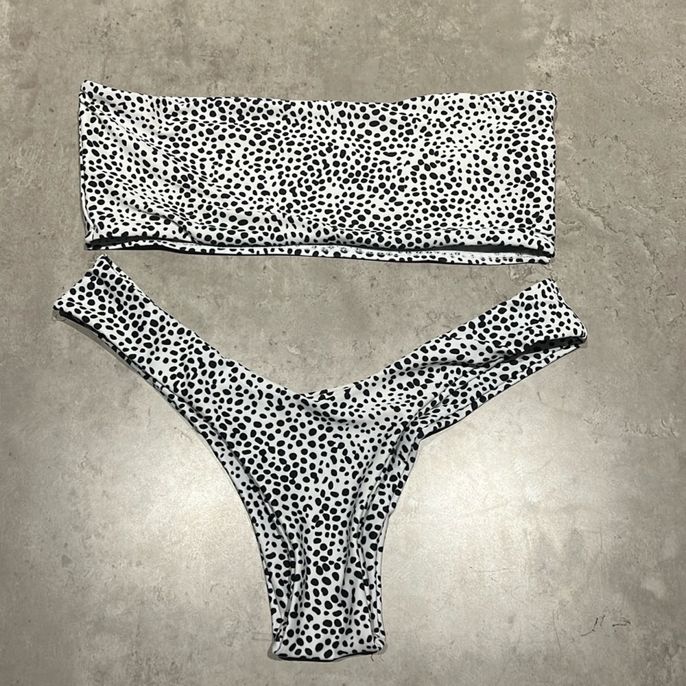 Polka dot bandeau bikini